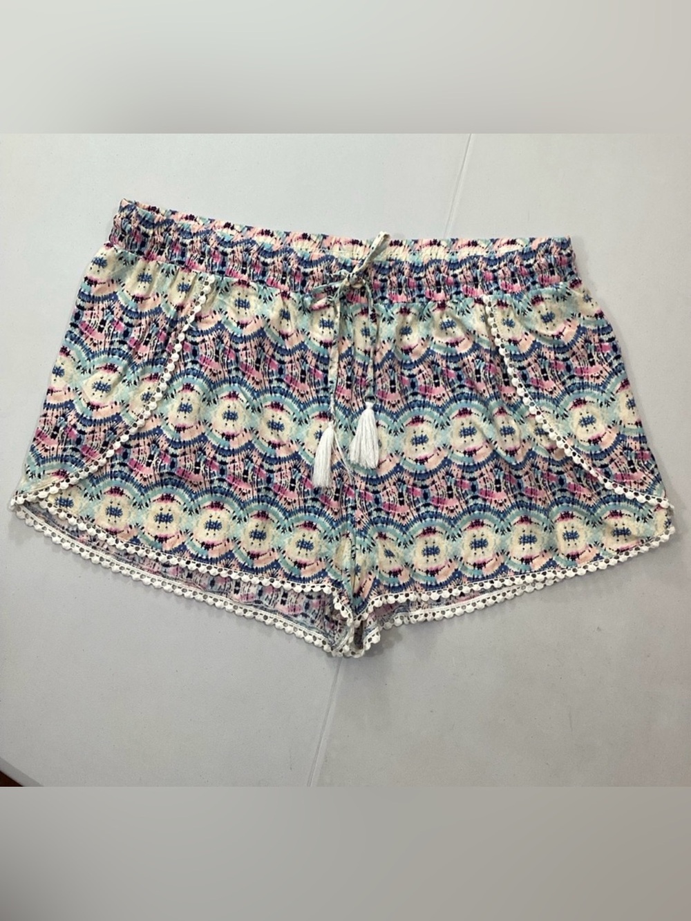 Atmosphere Colorful Circle Accent Flowing Shorts